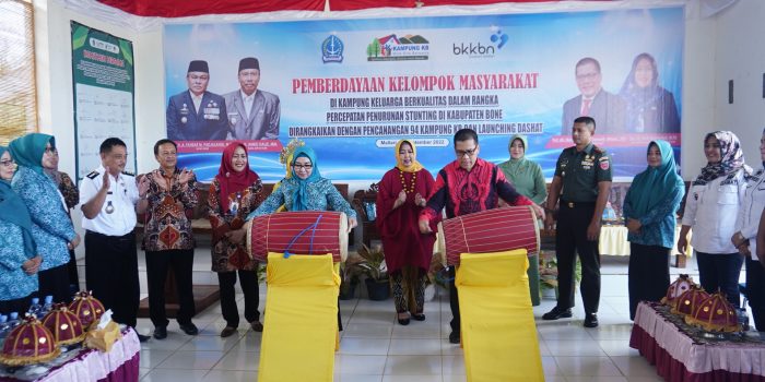 Deputi Bkkbn Pusat Canangkan Kampung Kb Serta Launching Dashat Di