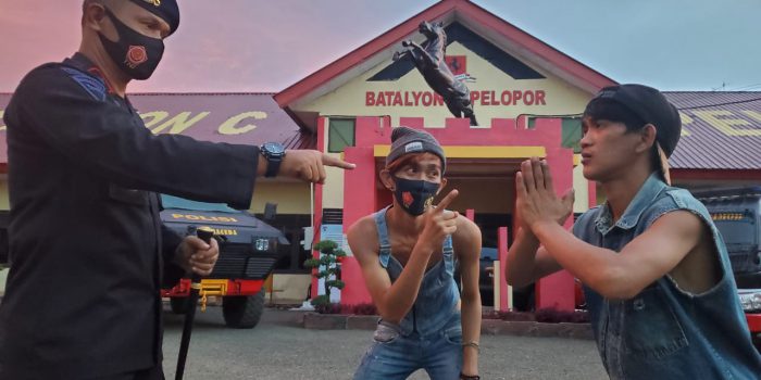 Kolaborasi Brimob Bone Dengan Ambo Nai Cs, Garap Video Clip Patuhi 3M