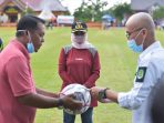 Bupati Luwu Utara Membuka Turnamen Sepak Bola Padang Biru Cup I 2022. Ini Harapannya