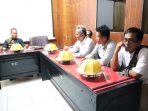 Serahkan SK Kelompok Pakar Dan Tim Ahli Alat Kelengkapan Dewan, Ini Arahan Sekwan DPRD Kabupaten Luwu Utara