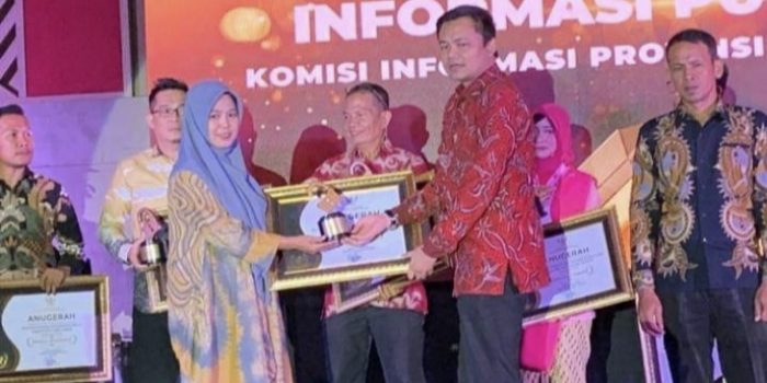 Uci Raih Anugerah KIP Tingkat Desa se-Sulsel