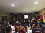 Sukseskan Pagelaran Wayang, Brimob Bone Gelar Nobar