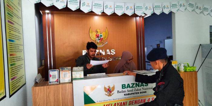 Salurkan Zakat Profesi Personel Yon C, Begini Harapan Danyon untuk Baznas Bone