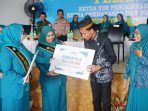 Lurah Biru Bone Raih Penghargaan Ketua TP PKK Provinsi, Ini Prestasinya