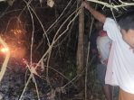 Cegah Kebakaran Hutan, Malam-malam Pesonel Polsek Ulaweng Naik Gunung Padamkan Titik Api