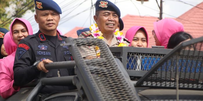 Personel Yon C Purna Bakti Diarak Keliling Bone, Danyon Ichsan: Terima Kasih Dedikasinya