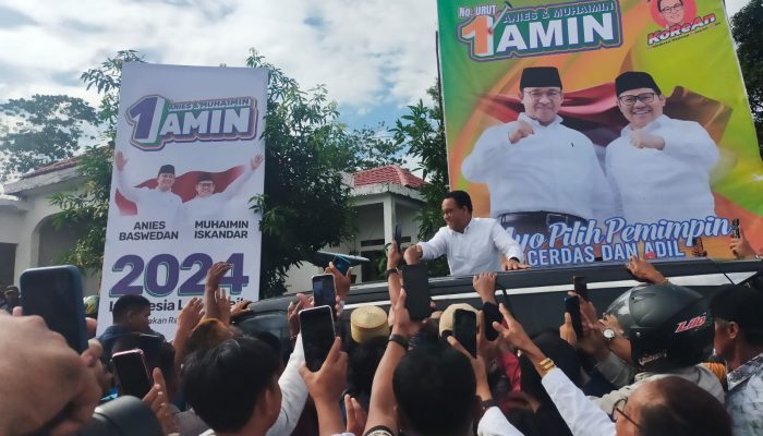 Capres Anies Baswedan Tiba Didampingi JK di Bone