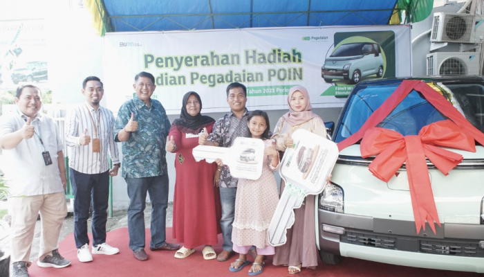 Menang Pegadaian POIN, Nasabah Pegadaian Makassar Dapat Hadiah Mobil