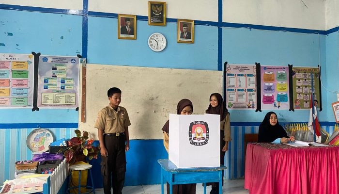 Siswa SMPN 1 Watampone Belajar Berdemokrasi, Pemilihan Ketua Osis via Android