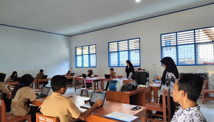 Lancar, Ujian Berbasis Digital di SMPN 2 Ulaweng