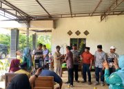 Bagikan Bibit Durian di Bone Selatan, AAS : Agar Petani Punya Sumber Pendapatan Tambahan