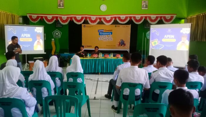 KPPN Watampone Menggelar Program “Treasury Goes to School” di MAN 2 Bone