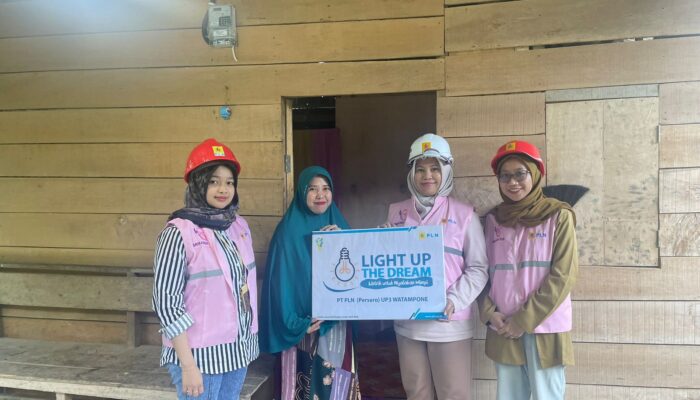 Semarak Kemerdekaan ke 79, Srikandi PT PLN UP3 Watampone Terlibat Aktif dalam Penyalaan Listrik Gratis Program Light Up The Dream