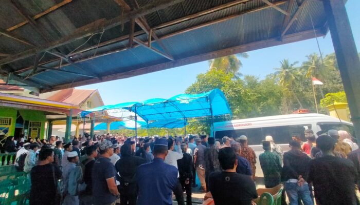 Ratusan Pelayat Penuhi Rumah Duka Tokoh Pertanian H Masri, Duo Anggota DPRD Bone Sampaikan Duka