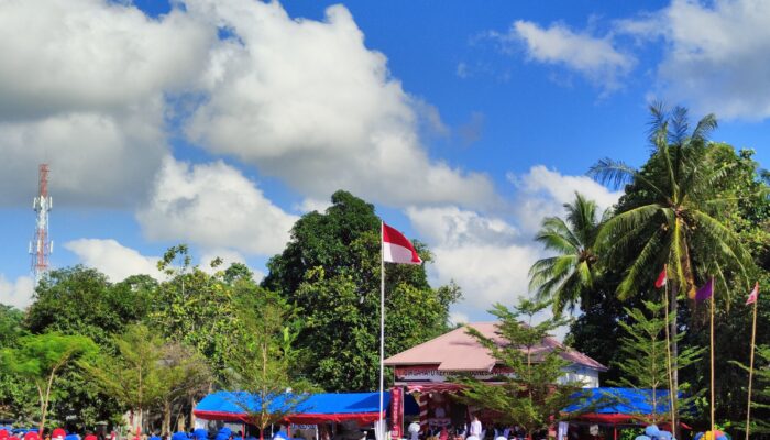 Upacara HUT RI di Ulaweng, Tim Paskibraka SMA 15 Bone Sukses Kibarkan Merah Putih