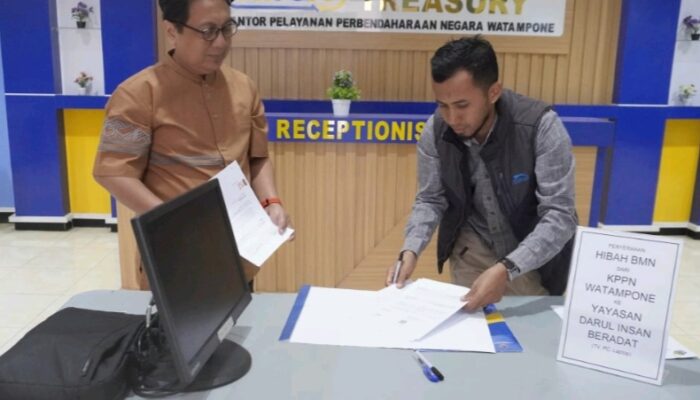 KPPN Watampone Serahkan Hibah BMN ke Yayasan Darul Insan Beradat