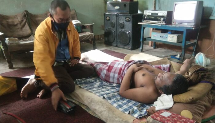 Politik Kemanusiaan Ala Calon Bupati Bone Andi Rio Idris Padjalangi, Kerap Belusukan ke Rumah Warga Membutuhkan