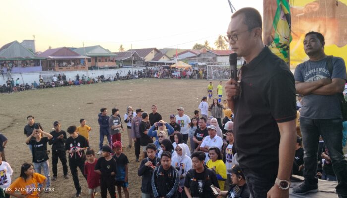 Dapat Dukungan Nelayan di Timur, Teriakan SipakRioMi Bupatiku Menggema di Penutupan Turnamen Mini Soccer ANPS I