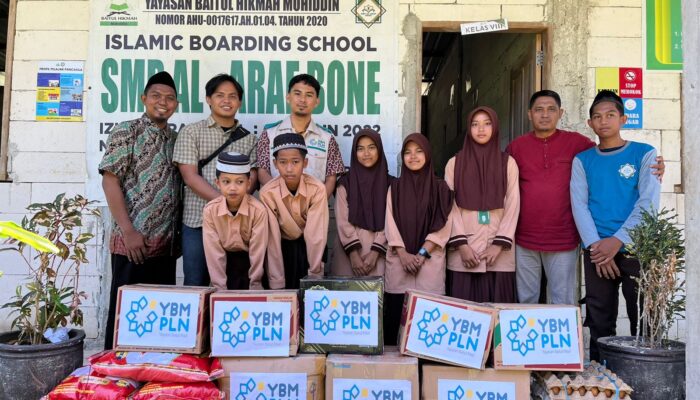 Yayasan Baitul Maal PT PLN UP3 Watampone Gelar Program “Tebar Kebahagiaan dan Kebaikan Bersama Santri Beribadah”