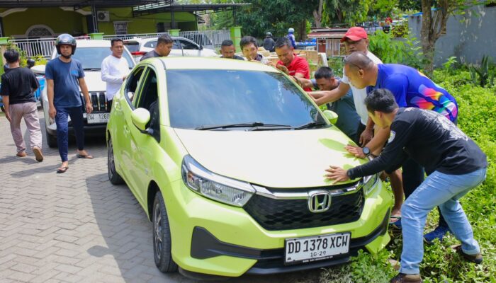 Jiwa Sosial Patut Diteladani, Bupati Bone Ikut Bantu Mobil Terperosok