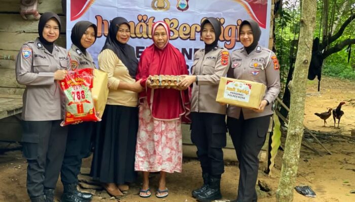 Jumat Berbagi, Polres Bone Sasar Lansia di Pappolo dan Bukaka