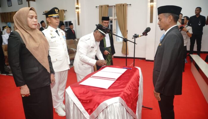 Bupati Bone Lantik ‘Petugas Kebersihan’ Jadi Lurah 