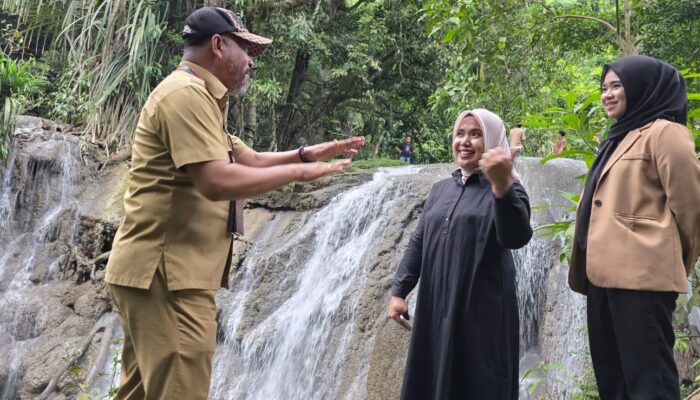 Didampingi Ketua DPRD Bone, Kadis Parawisata Tinjau Potensi Wisata Air Terjun Mulamenre’E