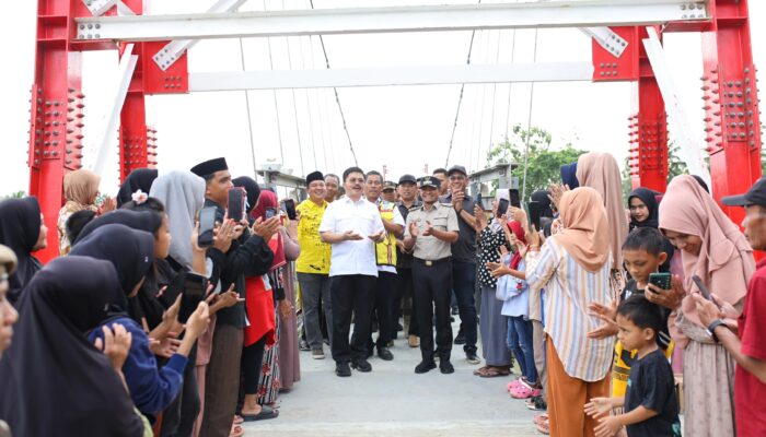 Jembatan Gantung Senilai 5 Miliar Diresmikan, Bupati Bone : Pemerintah Komitmen Bangun Infrastruktur