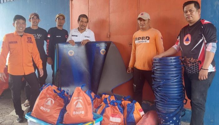 Tim Andalan Peduli dan BPBD Sulsel Salurkan Bantuan ke Kabupaten Terdampak Banjir dan Longsor