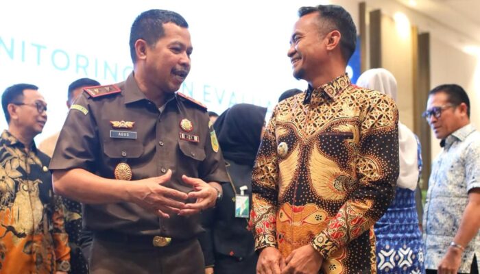Akrab, Momen Bupati Bone Berbincang Kajati Sulsel di Monev Jaminan Sosial Ketenagakerjaan