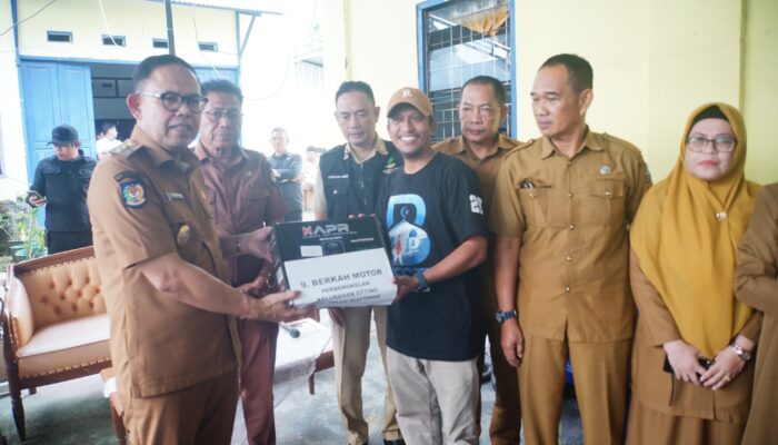 Wabup Bone Salurkan Bantuan Usaha untuk 31 Kelompok Usaha, Nilainya Rp 25 Juta