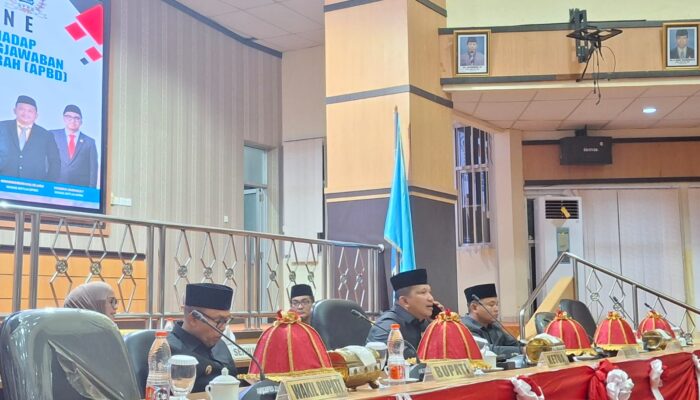 Ketua DPRD Bone Absen, Irwandi Burhan Pimpin Rapat Paripurna Bahas LPJ APBD 2024