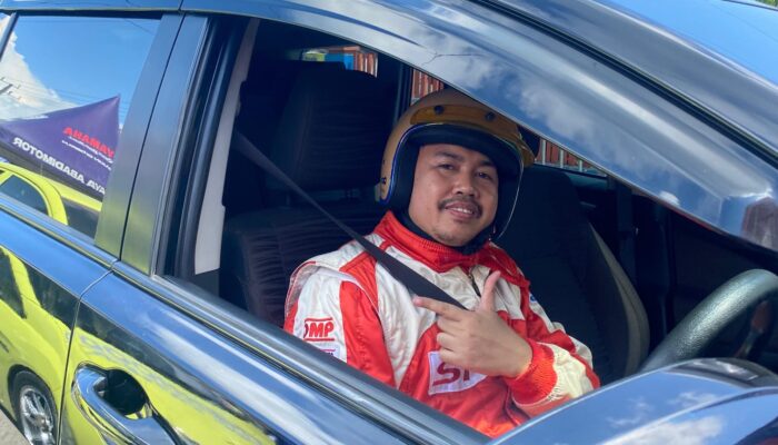 Drag Night Bone Sukses Menyedot Ribuan Penonton, Anggota DPRD Mulyadi Ikut Adu Kecepatan