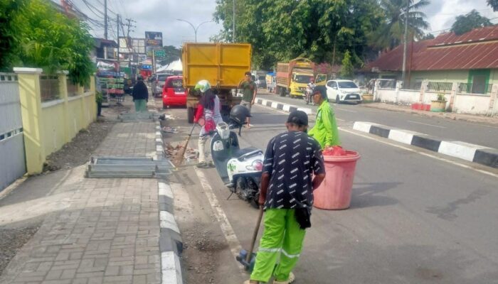 DLH Bone Gerak Cepat Bersihkan Sampah Usai Drag Night Bhayangkara