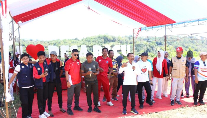 Bupati Bone Hadiri Semarak HUT ke-80 RI di Bacu, Serahkan Bantuan untuk Warga
