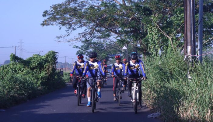 Perdana, Dansat Brimob Polda Sulsel Ramaikan Fun Gowes SCC