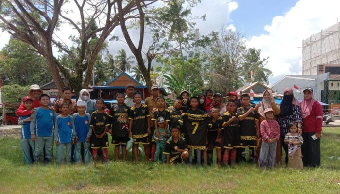 SD Inpres 12/79 Ujung Juara Turnamen Sepak Bola HUT RI 2025 di Dua Boccoe