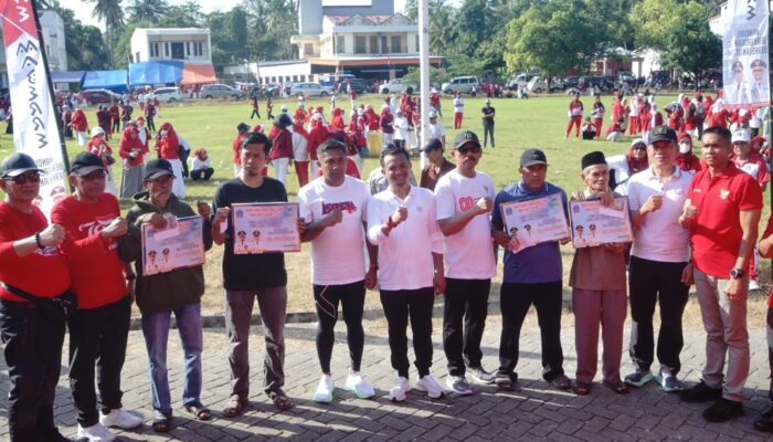 Bupati Bone Road Show HUT RI ke-80 di Dua Boccoe, Bagikan Bantuan untuk 625 Petani Tembakau