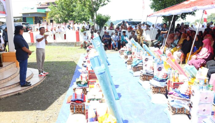 Bupati Bone Salurkan Bantuan untuk 236 Korban Banjir di Kajuara