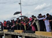 Kapolres Sinjai Pimpin Tabur Bunga di Pelabuhan Larea-rea Peringati HUT ke-80 RI
