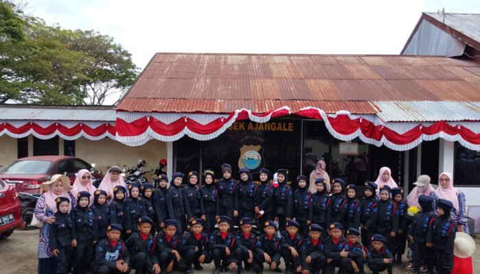 SD Inpres 3/77 Timurung Pertahankan Juara Gerak Jalan Indah se-Kecamatan Ajangale