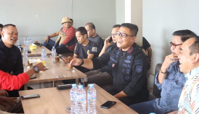 Dansat Brimob Polda Sulsel Ngopi Bareng dengan Awak Media