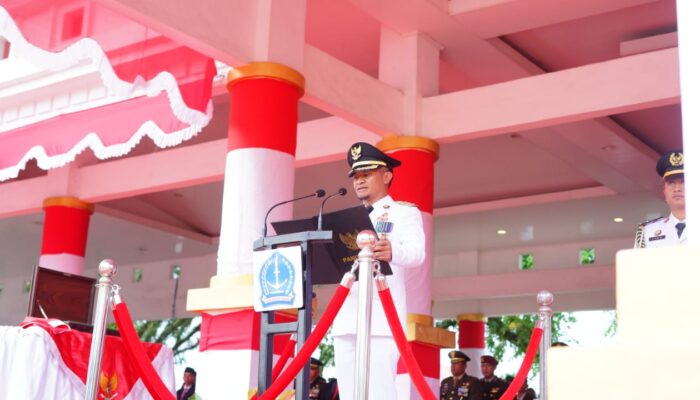 Bupati Bone Irup HUT ke-80 Kemerdekaan RI, Srikandi Cantik DPRD Baca Teks Proklamasi