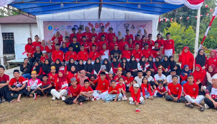 Vespa Sarungan Bone Gelar Konvoi Bersama Anak Yatim Meriahkan HUT RI ke-80