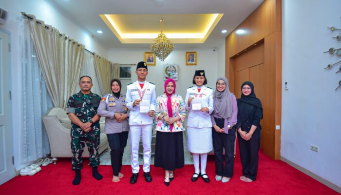 Aliah dan Nadhif, Paskibraka Nasional Asal Sulsel, Terima Tabungan Pendidikan dari Wagub Fatmawati