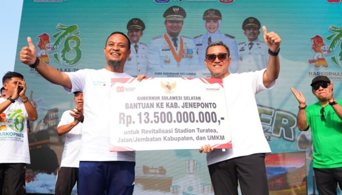 Kunjungi Jeneponto, Gubernur Sulsel Serahkan Rp13,5 M untuk Revitalisasi Stadion Turatea dan Infrastruktur