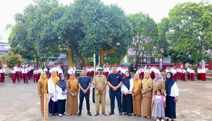 Bupati Bone Blusukan ke SD Inpres 10/73 Mappesangka, Serahkan Bantuan Fasilitas Sekolah Hingga Ke Siswa