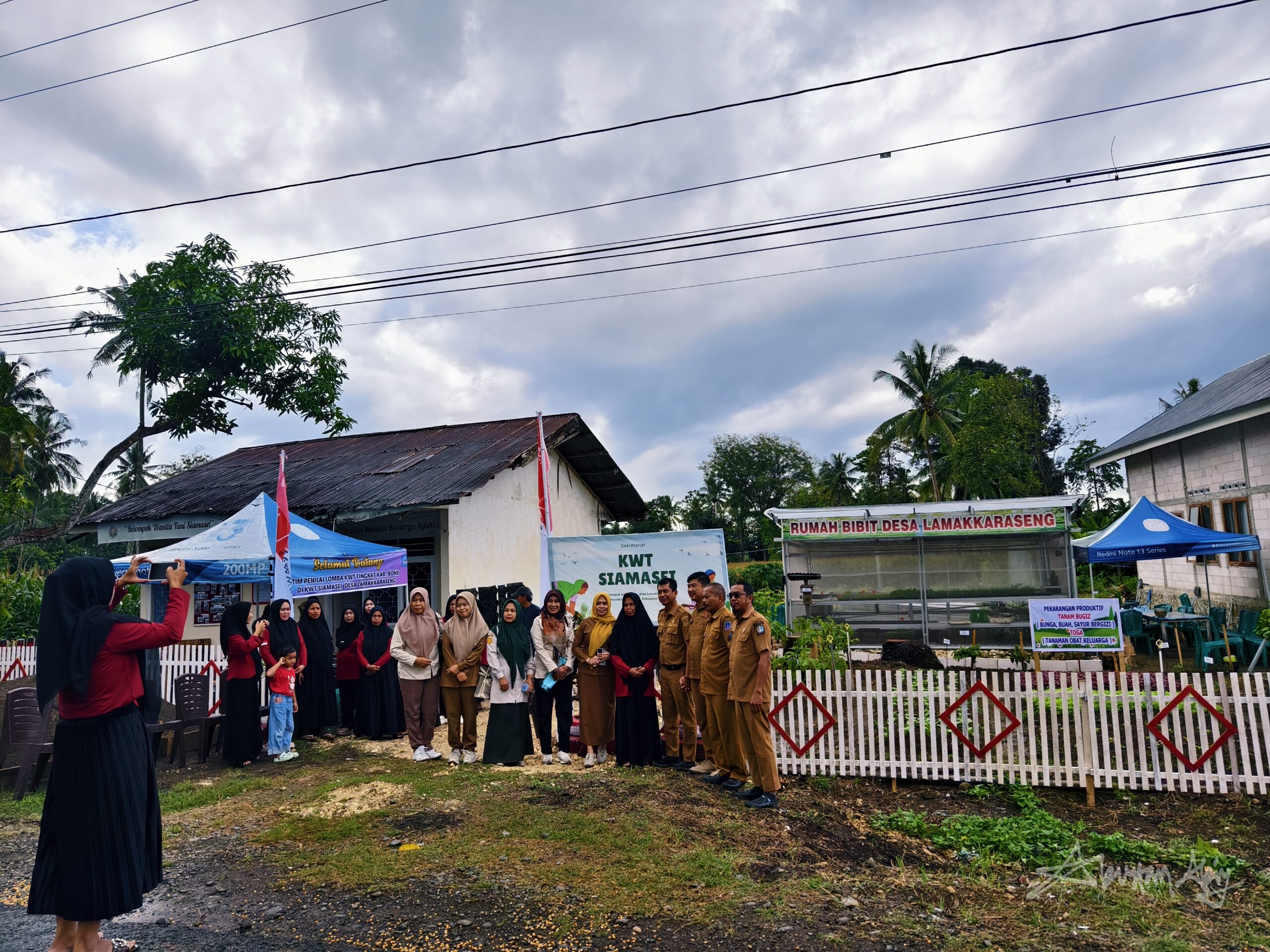 Foto bersama Tim Penilai Lomba P2L