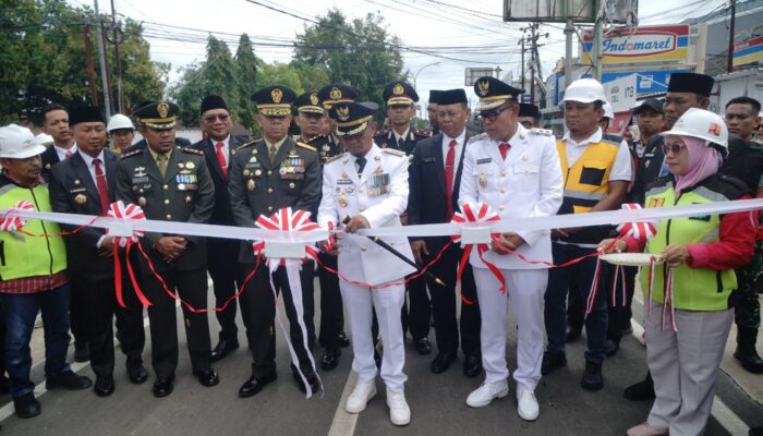 Hadiah HUT Ke-80 RI ke Masyarakat Bone, Bupati-Wakil Bupati Resmikan Jalan Perdana ‘Beramal’