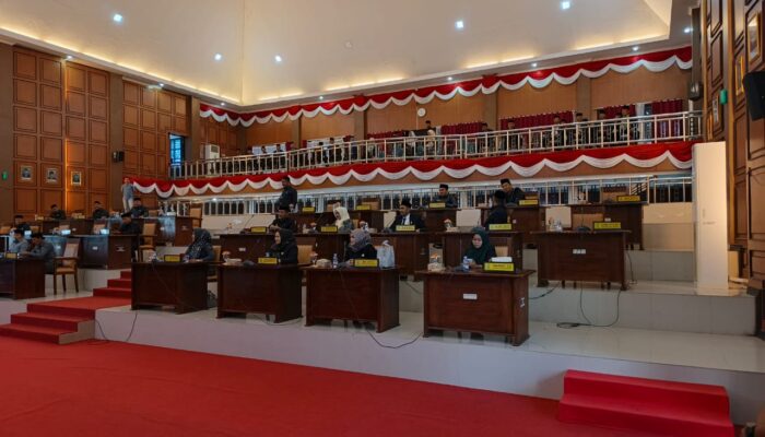 Kursi Hadir, Anggota Absen, Paripurna DPRD Sinjai Jadi Panggung Bangku Kosong